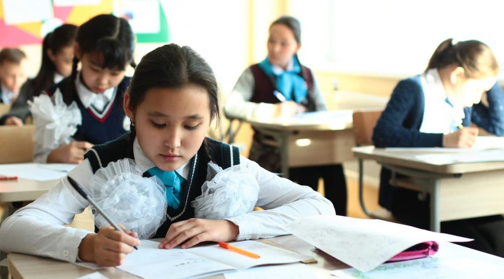 Первоклассники казахстан. Первоклассники казахстан. 29. Заман школа алматы. Школы в ауылы в казахстане.